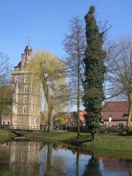 Raesfeld : Schloss Raesfeld, Blick auf den Sterndeuterturm der Vorburg